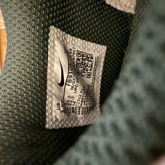 Women Nike Pandas size 35.5 or kids 3.5Y Nike Green and White Sneakers for Kids - Picture 6 of 6